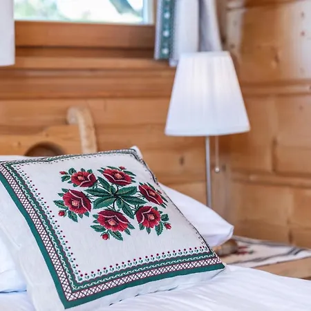 Dom Bajeczna Polana Jacuzzi Dağ evi *