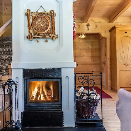 Dom Bajeczna Polana Jacuzzi Dağ evi *