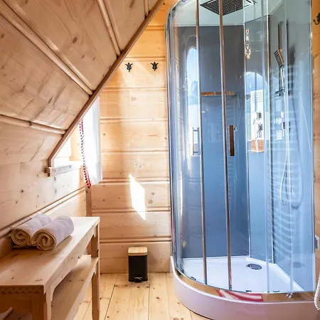 Dom Bajeczna Polana Jacuzzi Dağ evi *